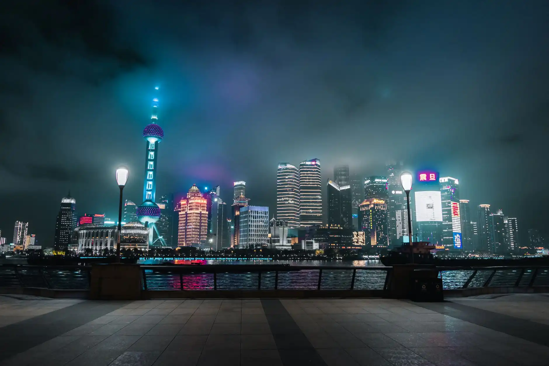 光纤终端盒选型对比：壁挂式与机架式方案优劣解析